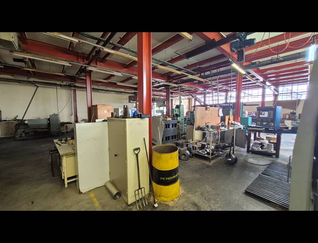 1,850M² FACTORY FOR SALE IN ANDERBOLT